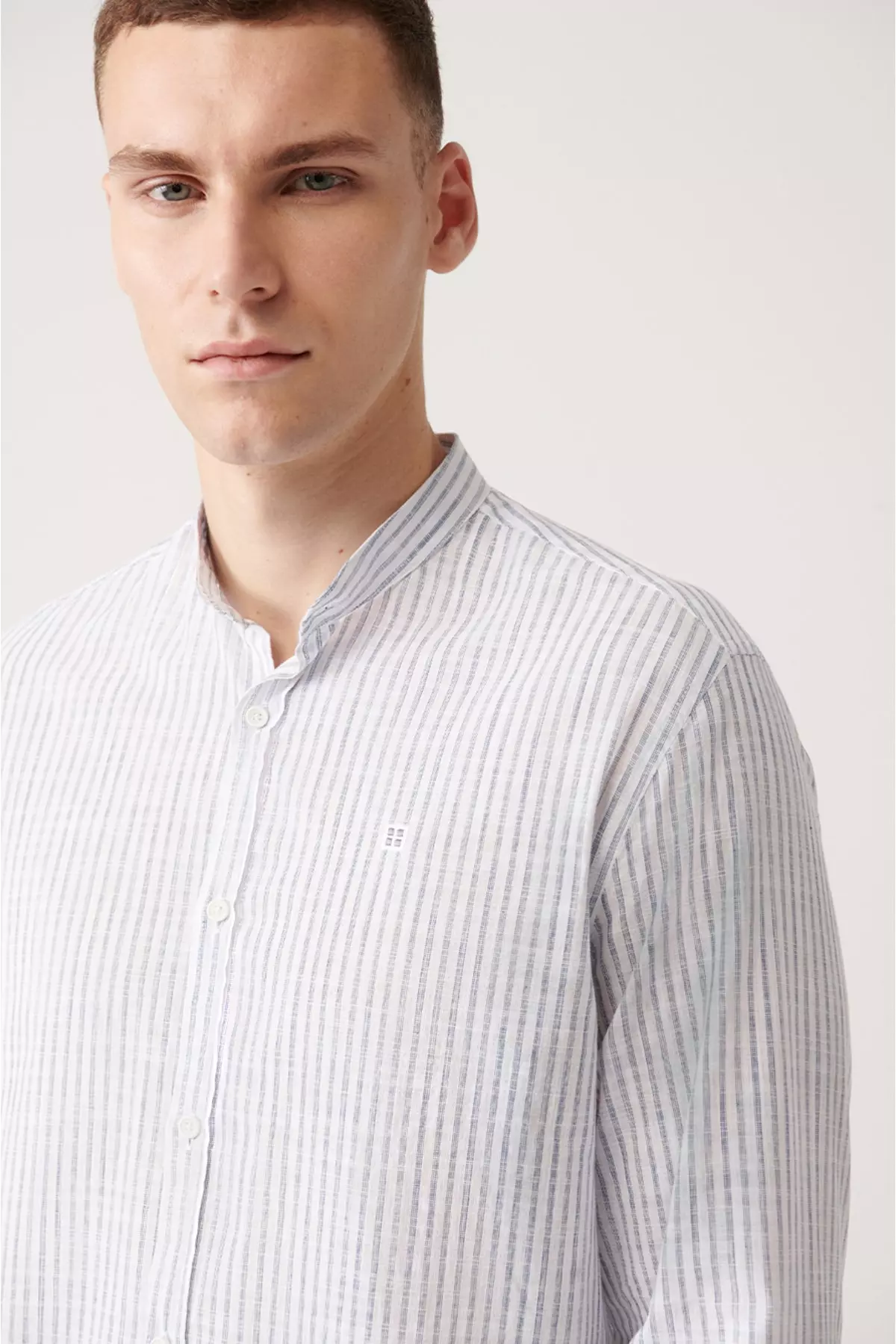 Men's White Striped Mandarin Collar Shirt A21y2058