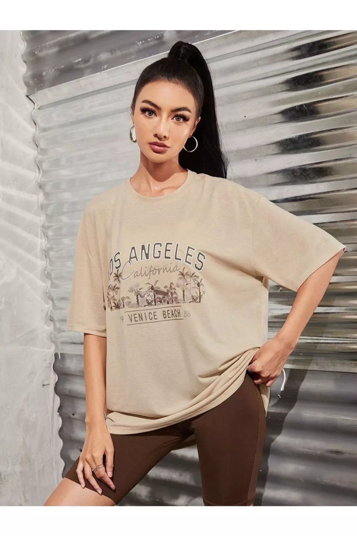 Black Street Woman Beige Los Angeles Oversize Bicycle Neck T-shirt