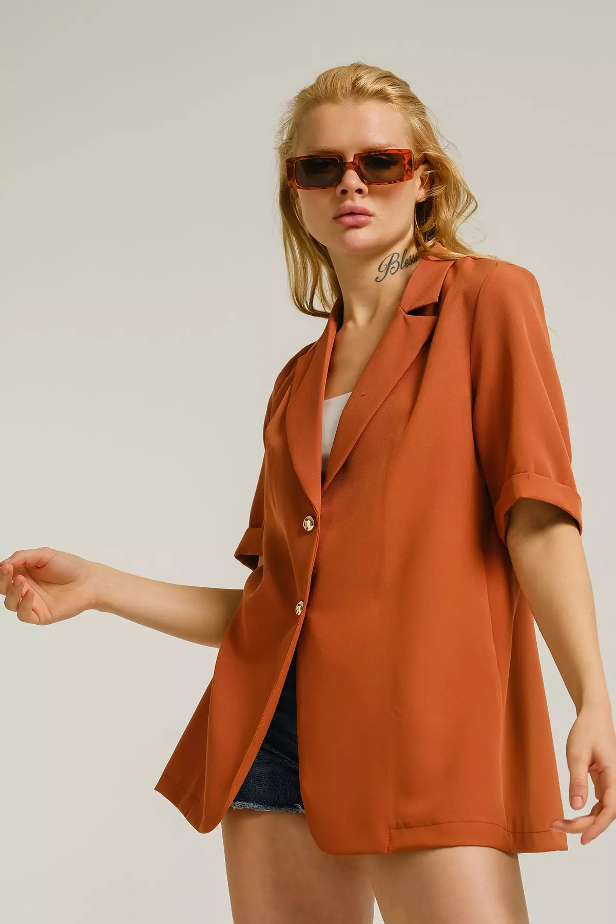 Women's Cinnamon Short Sleeve Two Button Oversize Jacket ARM-23Y001034