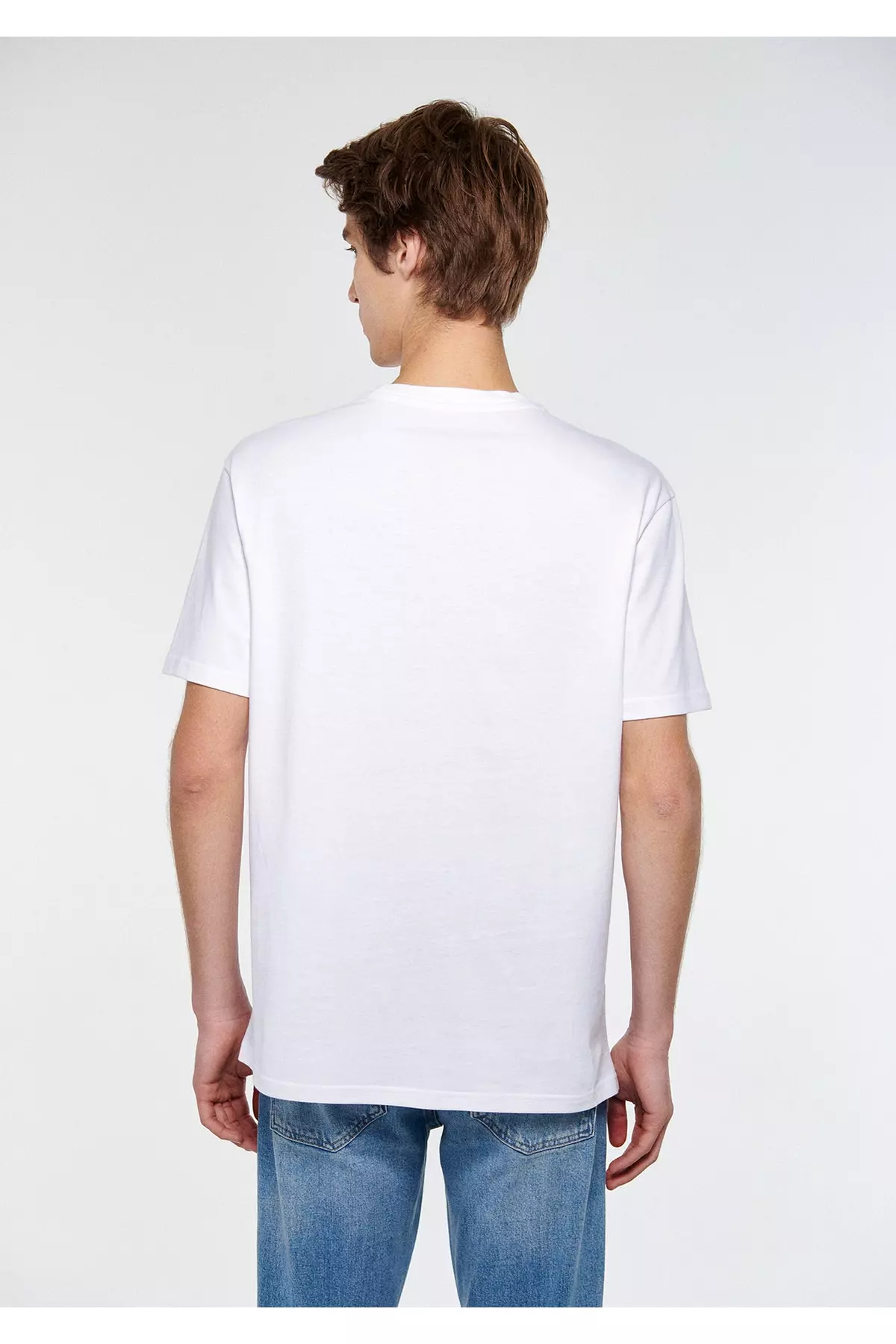 White Basic T-shirt Loose Fit / Comfortable Cut 066249-620