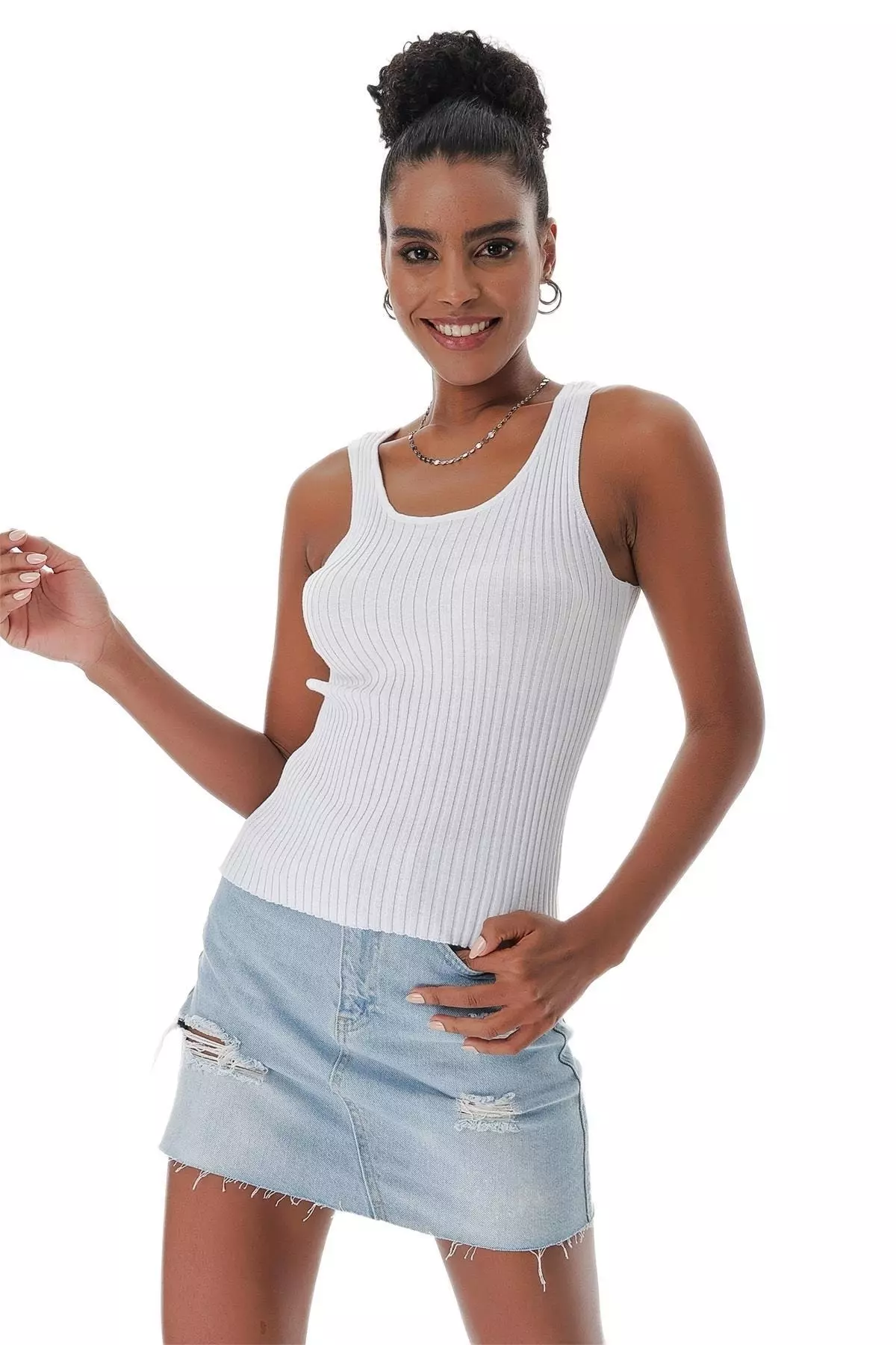 Women's Pool Neck Fitted Thin Cotton Knit Tank Top White 23s1015