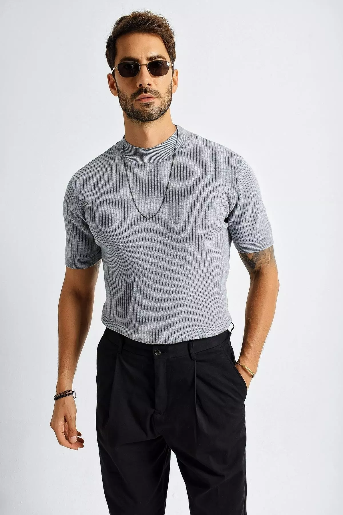Men's Gray Bicycle Neck Fitted Short-Sleeved Thin Knit Sweater 21w301