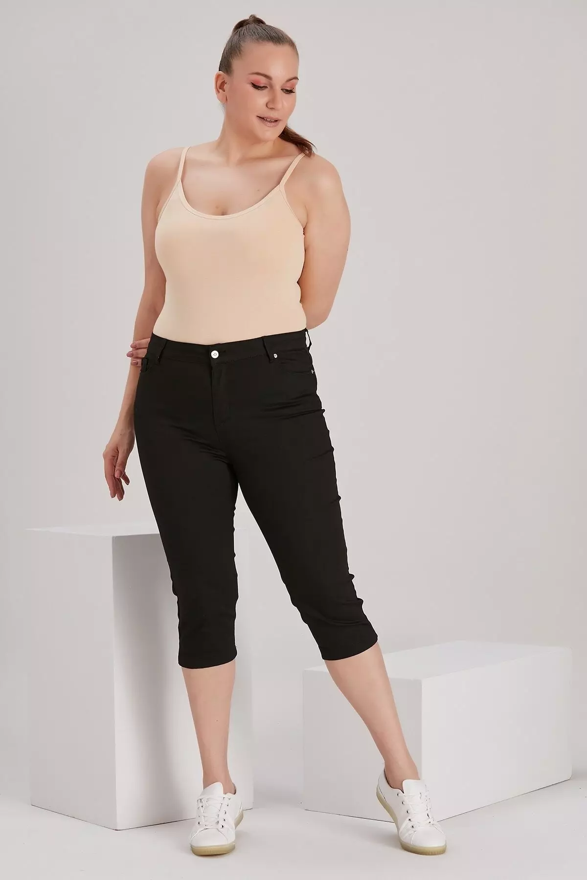 Plus Size Black Cotton Capri