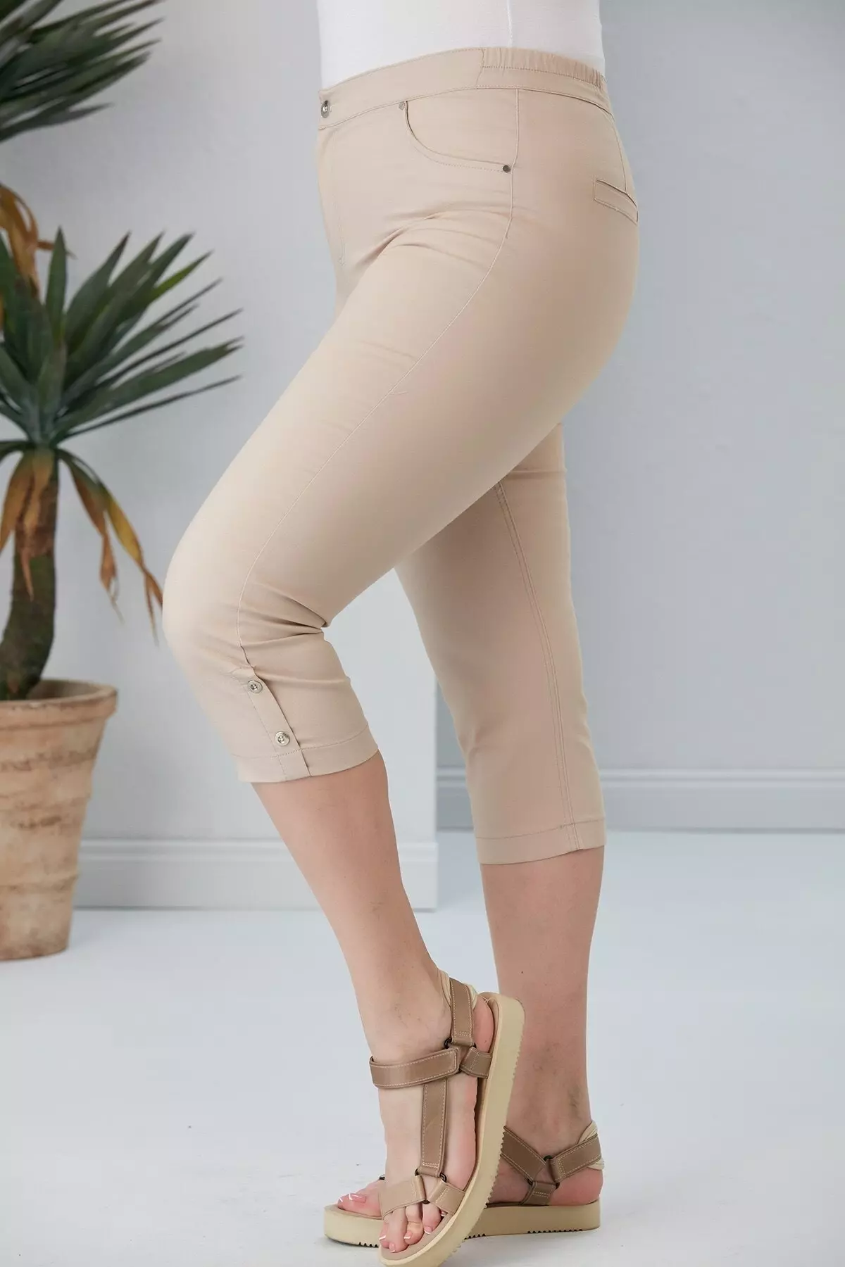 Button Detail Plus Size Cream Capri