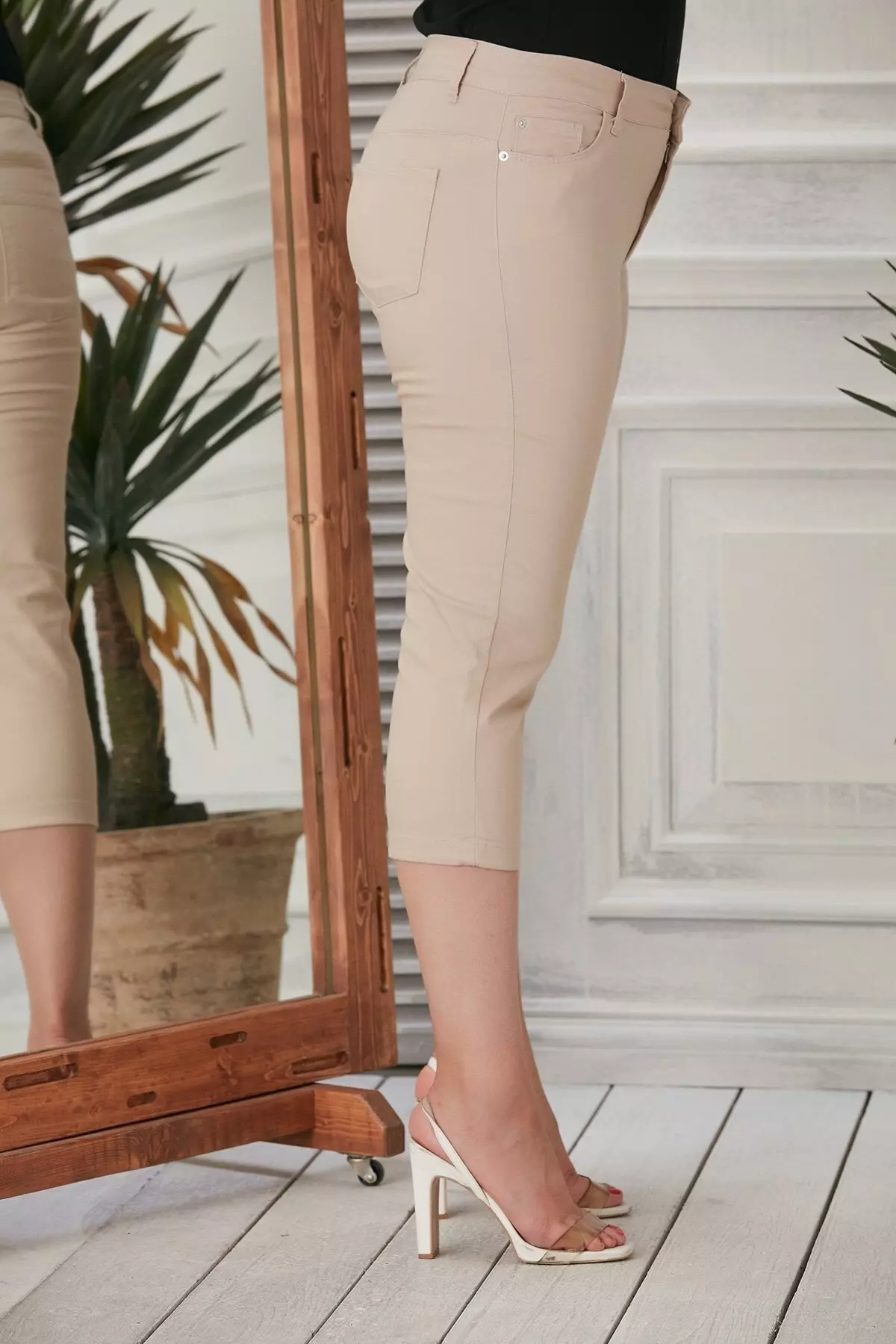Plus Size Cream Cotton Capri Pants