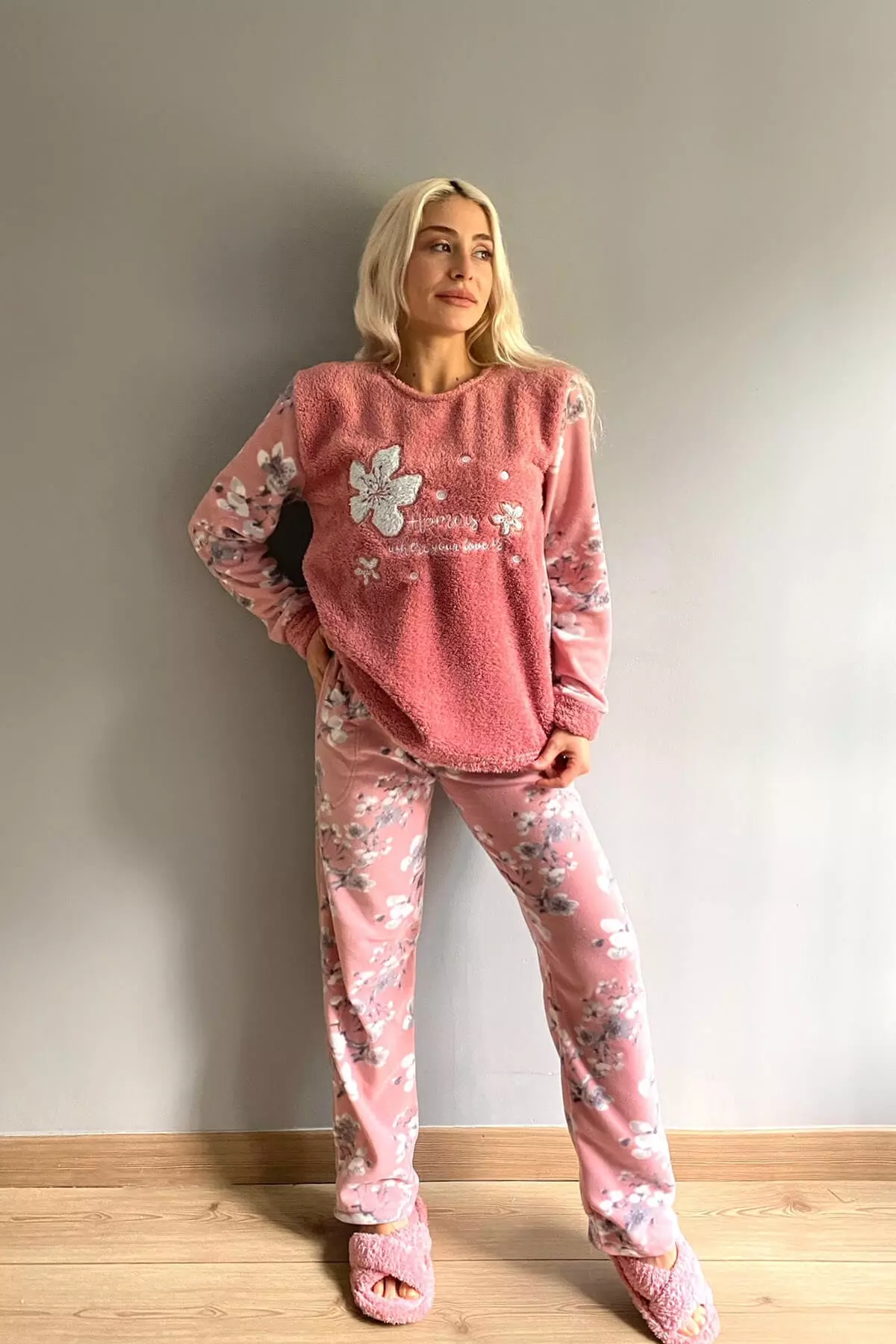 Pink Leaf Patterned Women's Plush Pajama Set