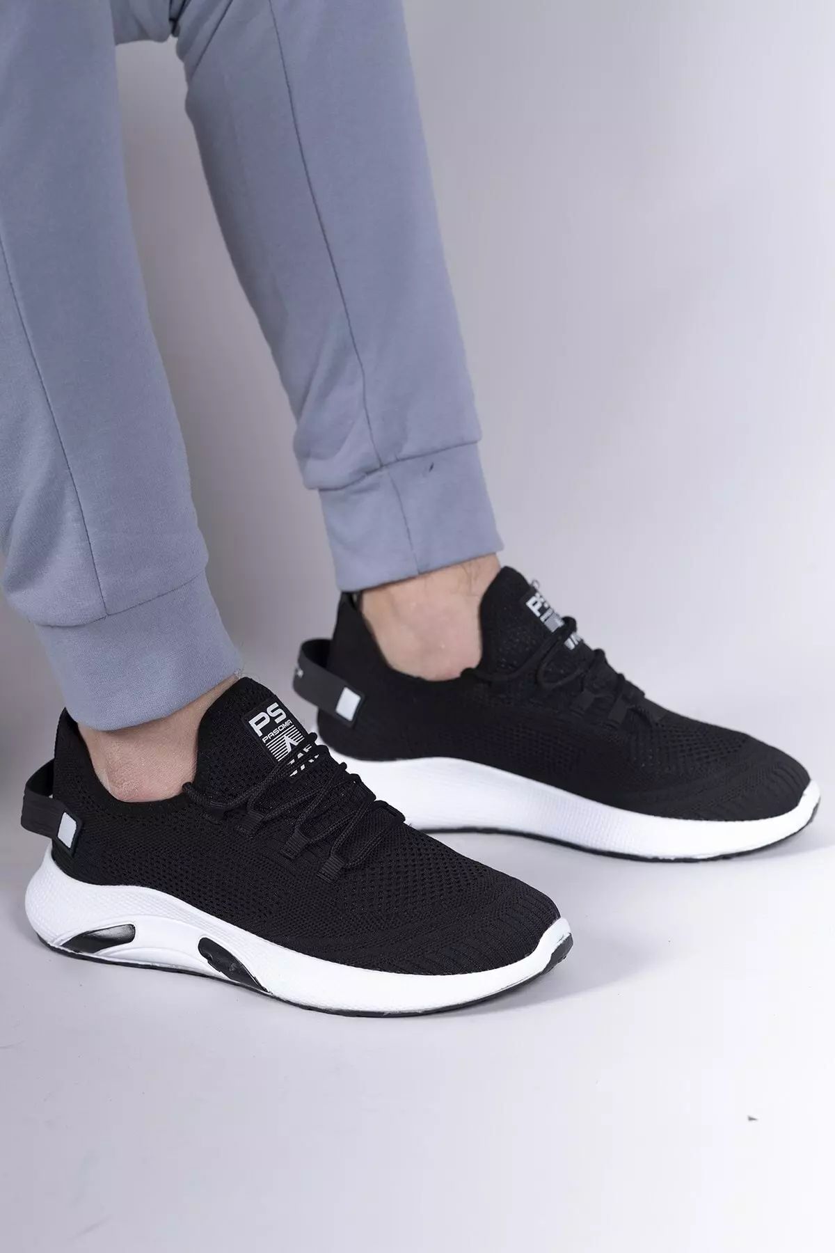 Black and White Unisex Sneaker 0012040