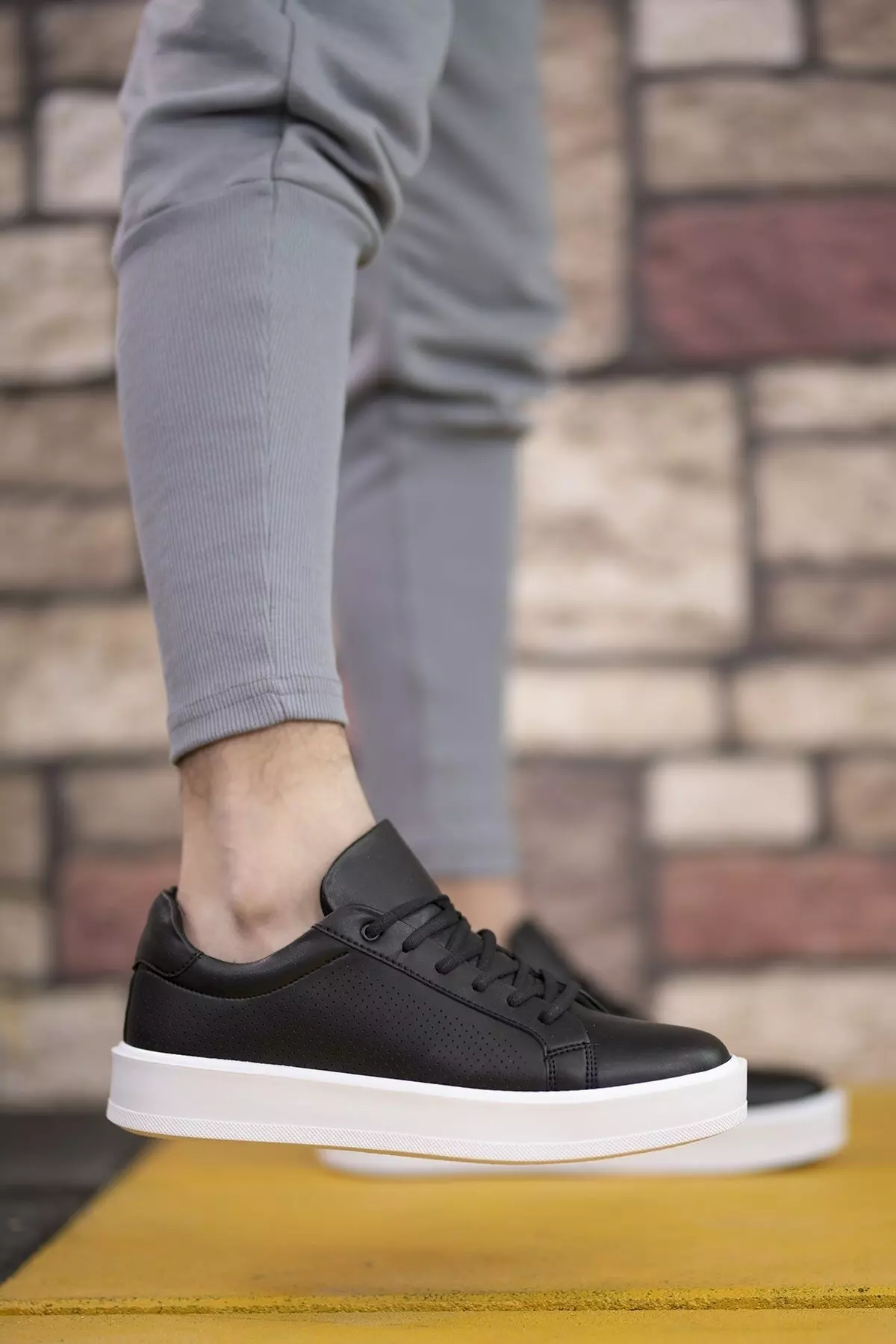 Black and White Men's Sneaker 0012896
