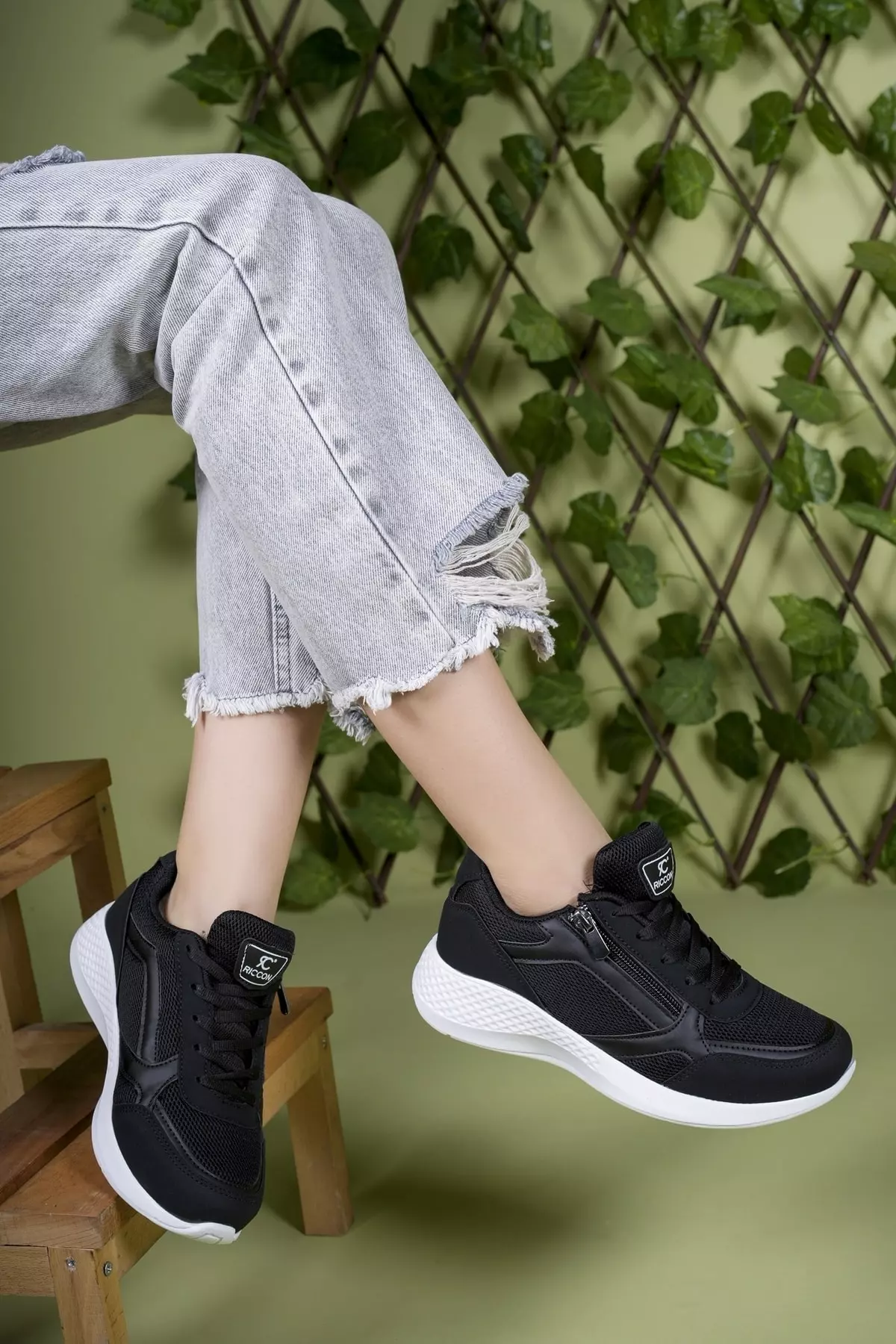 Women's Sneaker 001204 Black White