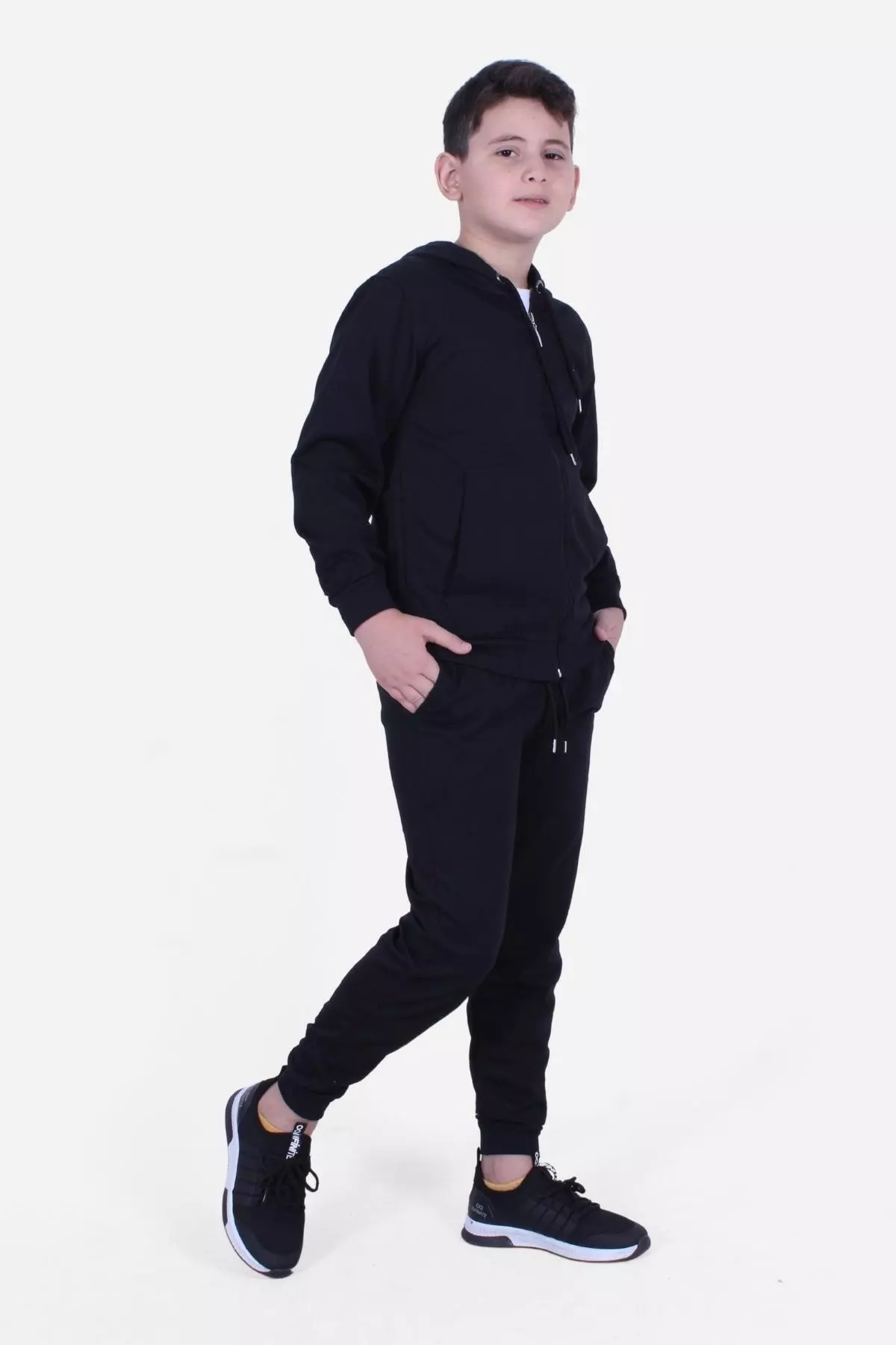 BOYS' TWO-PIECE SUIT WITH FRONT ZIPPER CLOSURE