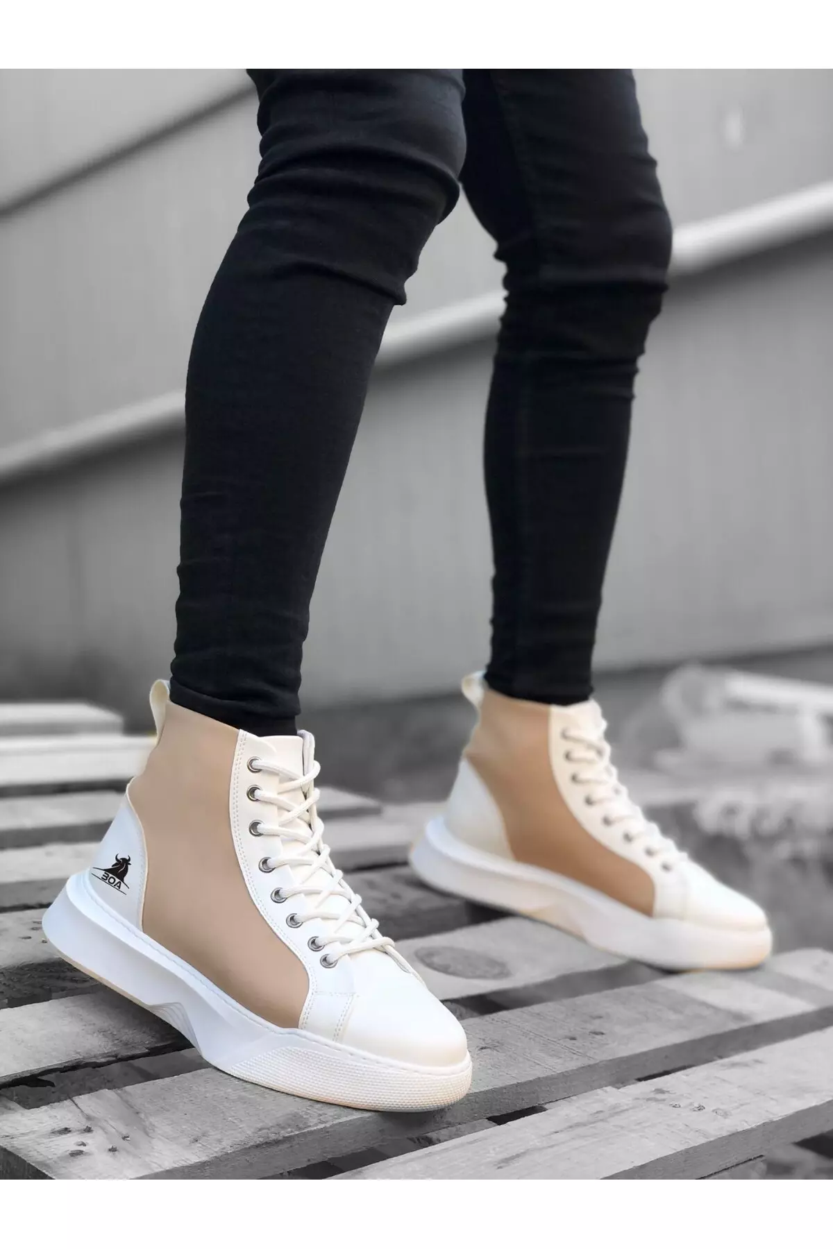 Ba0256 Men's High Top White Cream Sole Sports Boot with Strap