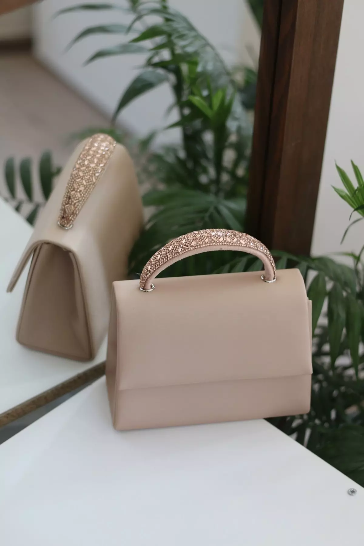 Women's Nude Stone Holding Detailed Evening Shoulder Bag