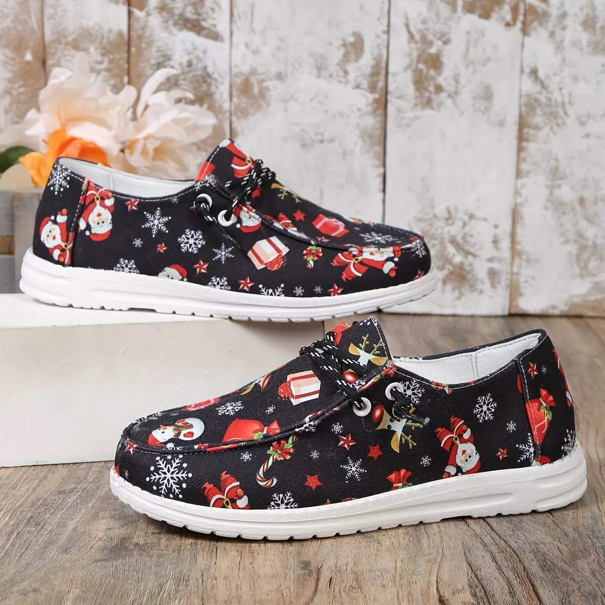Women's Christmas Style Loafers, Santa Claus Pattern Lwo Top Shoes, Casual Slip On Sneakers