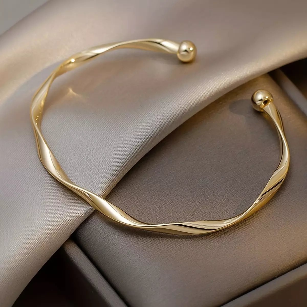 Simple Style Geometric Twisted Bangle For Women Cuff Bangle-Pink